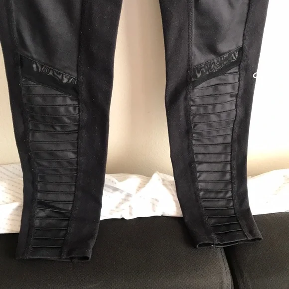 ALO YOGA Black Moto Leggings Size Small - Picture 3 of 12